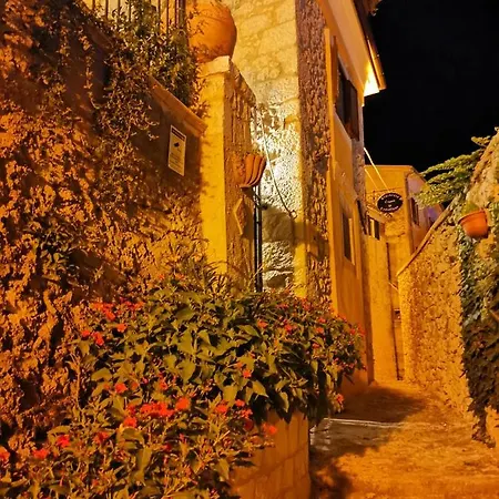 Hotel Diffuso La Castellana “ Della Dama”