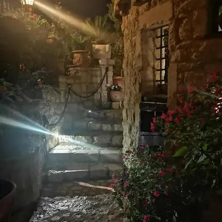 Hotel Diffuso La Castellana “ Della Dama”